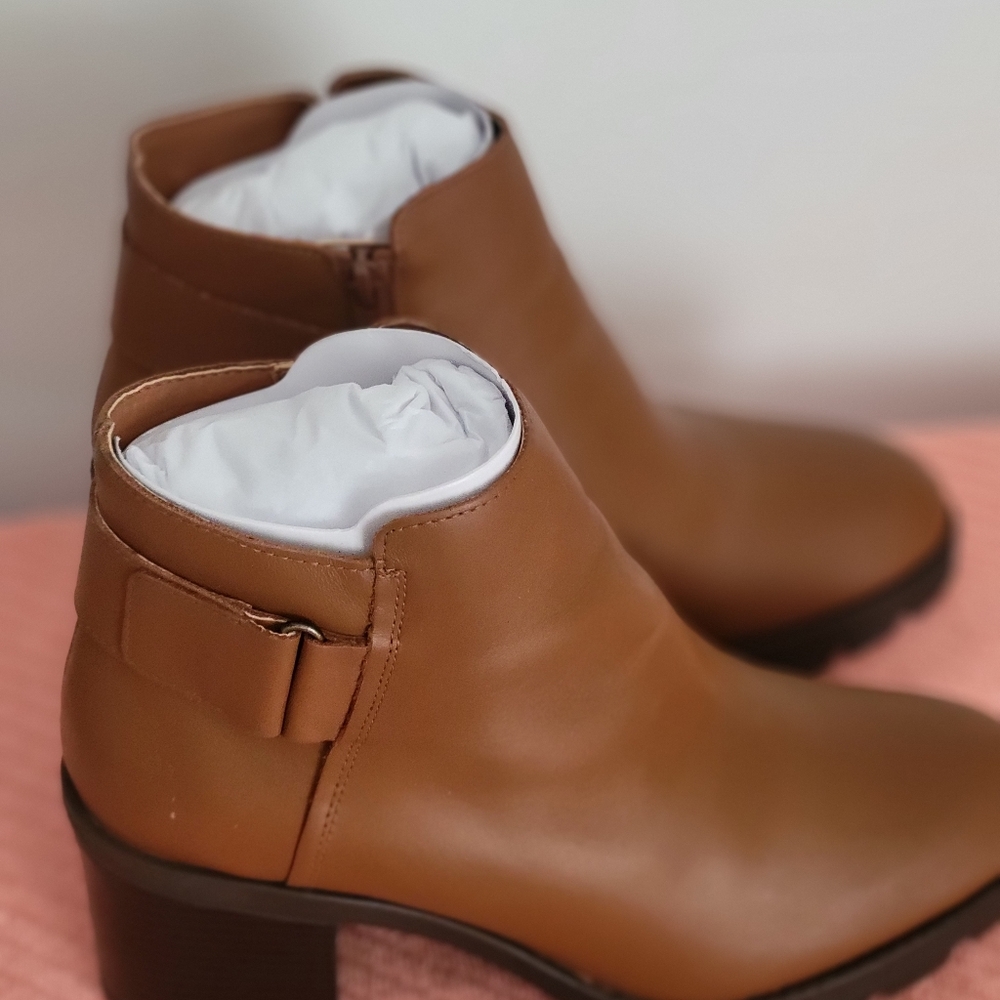 NATURALIZER ANKLE BOOTS